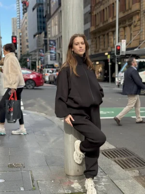 Black Cloudfit - Lifestyle - Street_3773