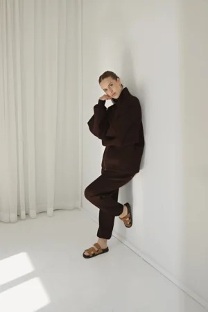 Brown Cloudfit - Studio - Standing_4213